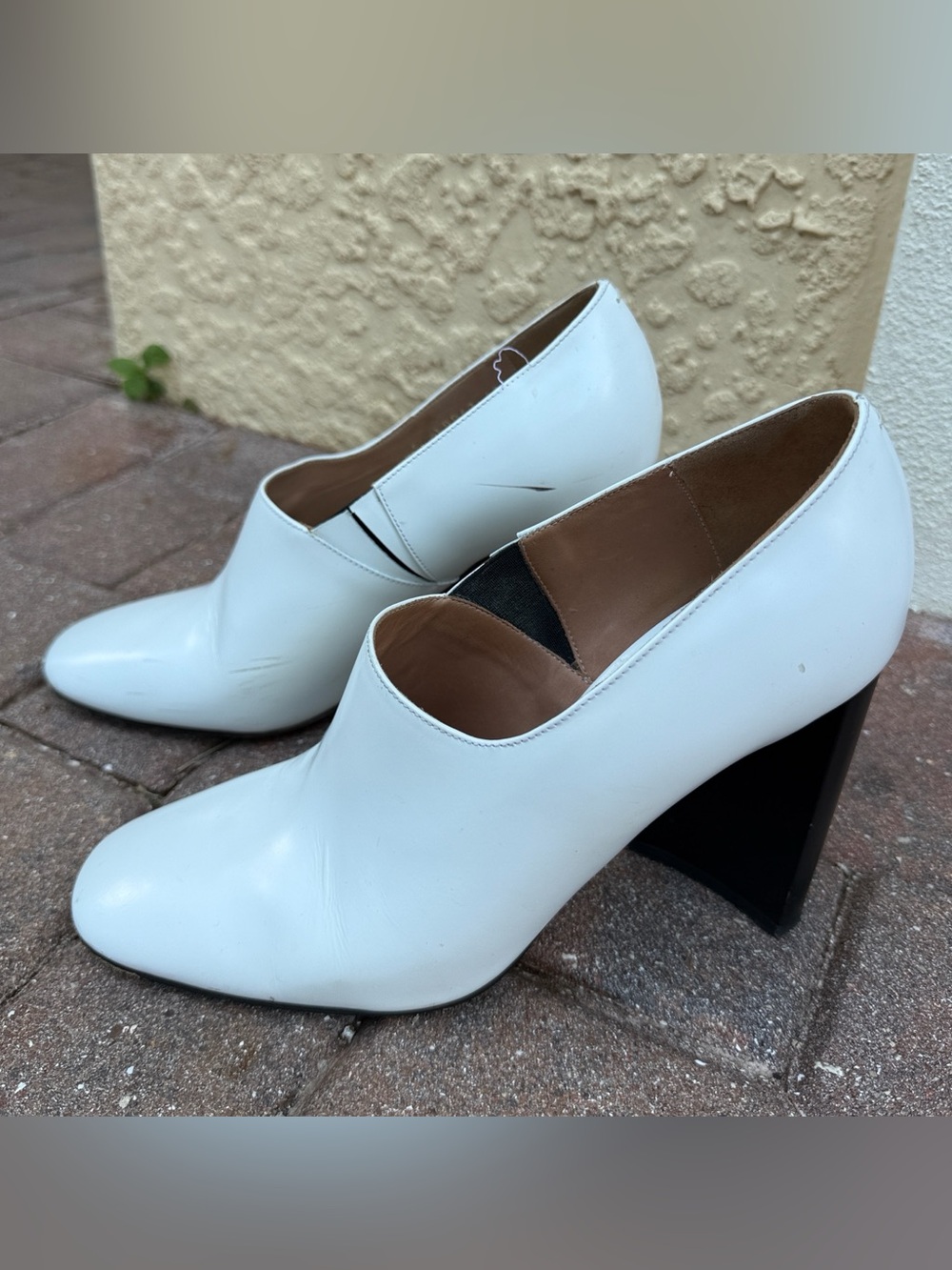 MAISON MARGIELA Paris Size 40.5 White Leather Pumps Designer Shoes